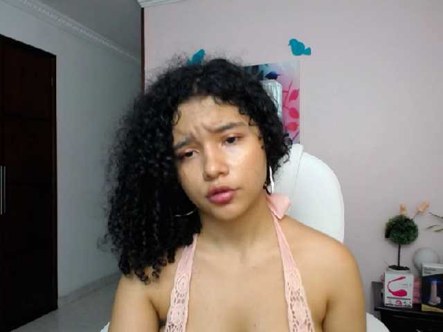 لقطات البث Candy-Curvyn