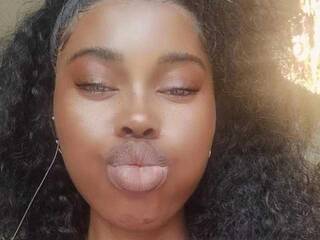 دردشة الفيديو المثيرة CaramelCandy