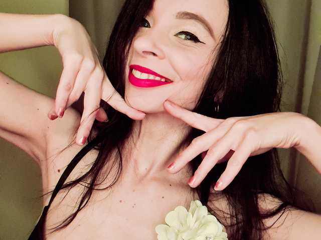 صورة الملف الشخصي CarlyHills
