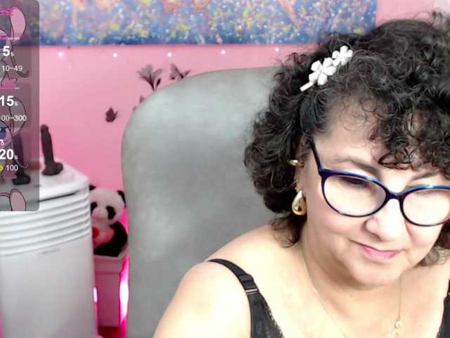 الصور cataleya-mom mom horny play bogboobs and squirt for you