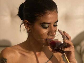 دردشة الفيديو المثيرة Cedrela