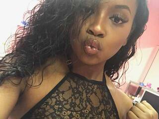 دردشة الفيديو المثيرة charliebarbie