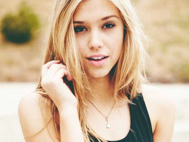 صورة الملف الشخصي CharlotteAce