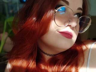 دردشة الفيديو المثيرة ChellWillTell