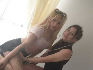 دردشة الفيديو المثيرة CheryandCandy