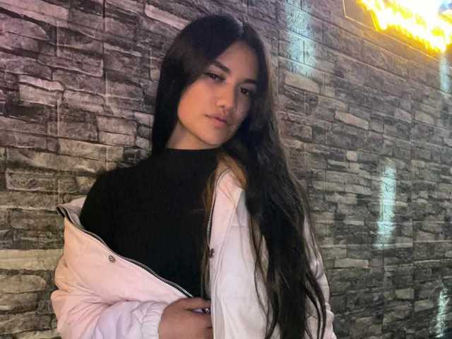 صورة الملف الشخصي Chiara-tay