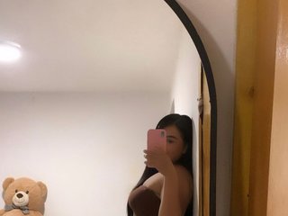 دردشة الفيديو المثيرة Curvy-Cutie