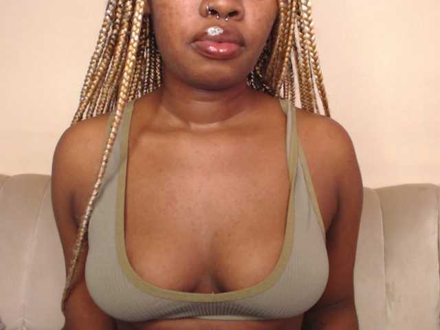 لقطات البث Curvyblaire18
