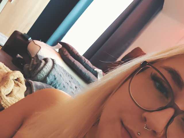 صورة الملف الشخصي Curvymelli97