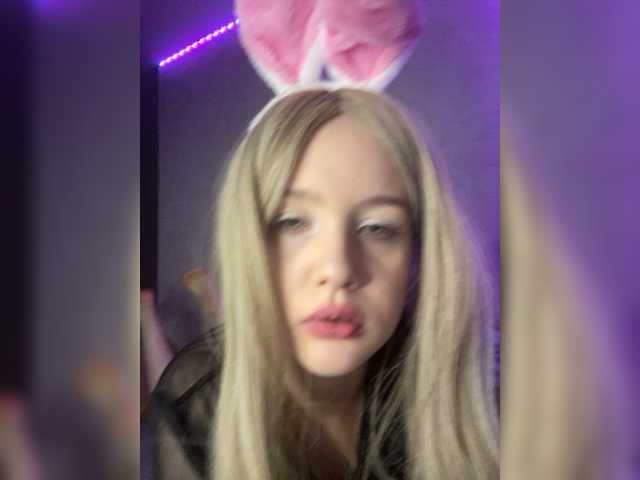 الصور BunnyLegendary I use lovense only in group chat and in private