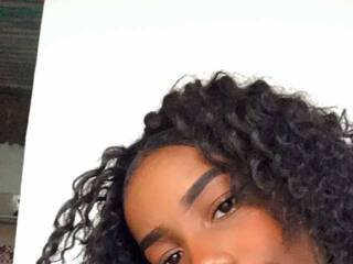 دردشة الفيديو المثيرة sharomluu