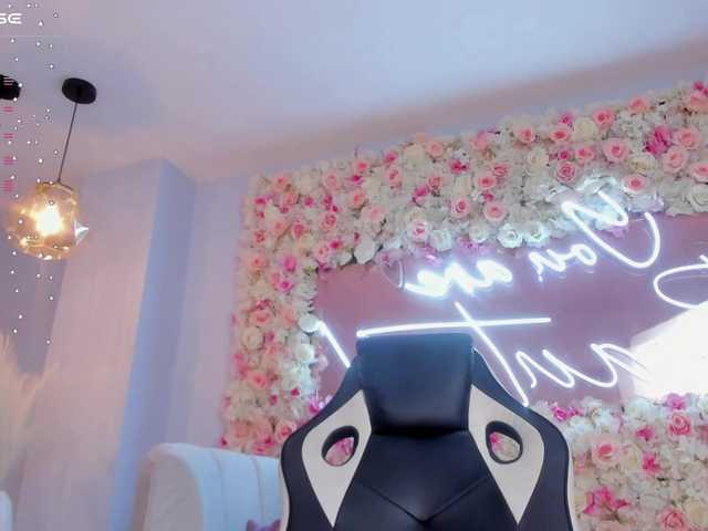 لقطات البث EllaClark