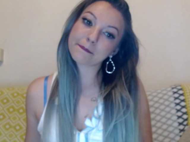 لقطات البث EllaDesiree