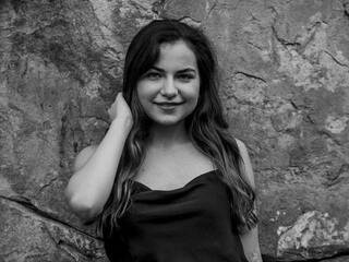 دردشة الفيديو المثيرة EllaNice