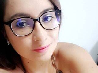 دردشة الفيديو المثيرة Ellarouge