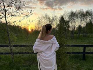 دردشة الفيديو المثيرة Emaleena