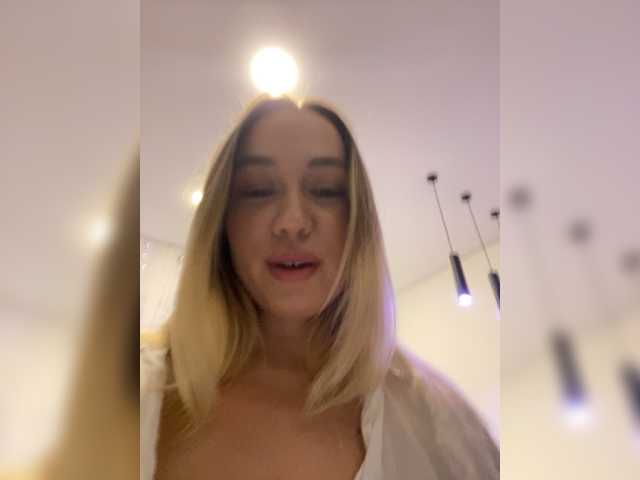 لقطات البث Emili1-