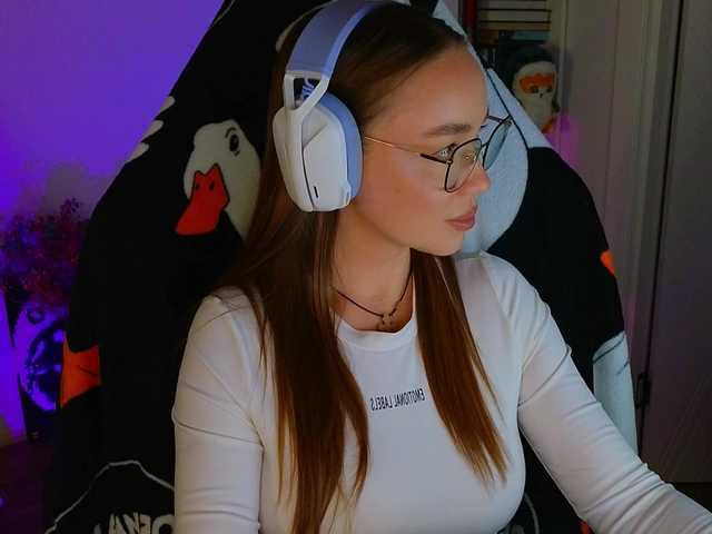 لقطات البث Emili1-