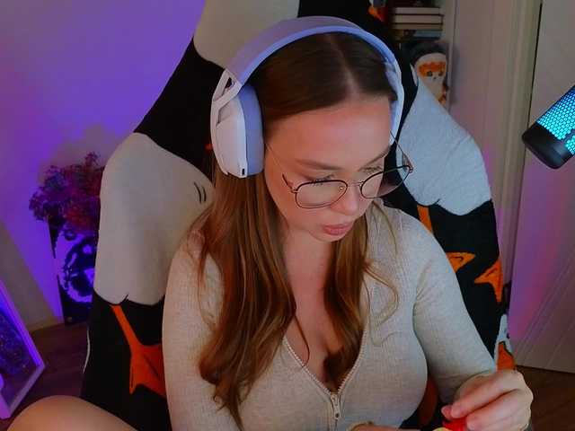 لقطات البث Emili1-