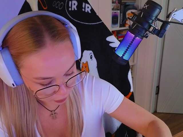 لقطات البث Emili1-