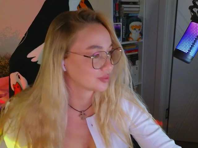 لقطات البث Emili1-