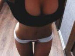 دردشة الفيديو المثيرة emilidoll