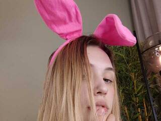 دردشة الفيديو المثيرة EmiLovMur