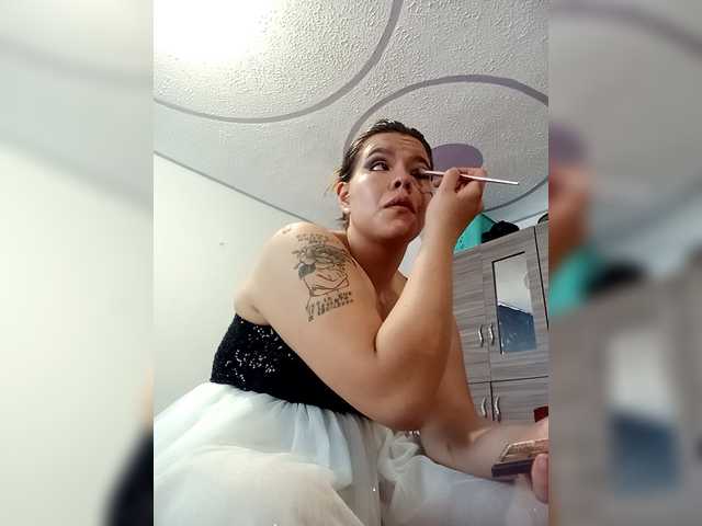 لقطات البث Emily-510