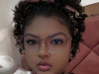 دردشة الفيديو المثيرة emily-carzon