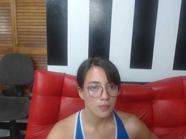 لقطات البث emily-coper