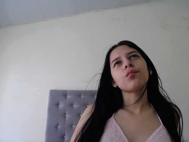 لقطات البث Emily-diaz1
