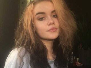 دردشة الفيديو المثيرة EmilyEvansss