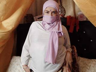 دردشة الفيديو المثيرة emiralove99