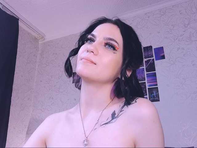 لقطات البث EmmaMira