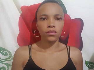 دردشة الفيديو المثيرة EPIPHANNIE