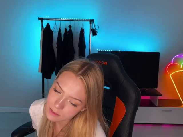 لقطات البث ElizabethEvan