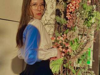 دردشة الفيديو المثيرة NickyColienc