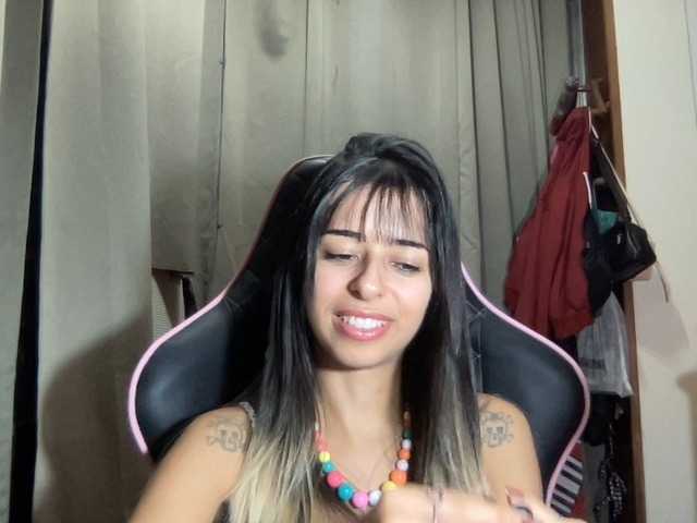 الصور Felinna Send a kiss = 5tks / Show a little tits = 35tks / Show ass = 50tks / Stand up = 40tks / Dance = 80tks