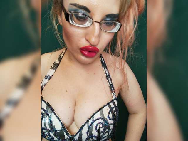 الصور findomgoaldigger #mistress #goddess #worshp #bdsm #biglips