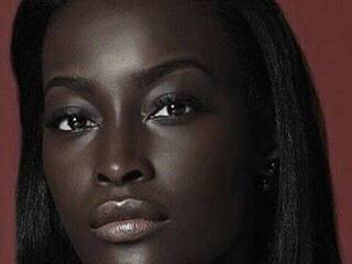 دردشة الفيديو المثيرة flora-brown