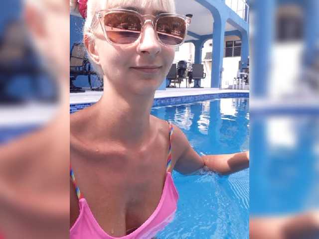 الصور FriskyKat 1 token- kiss, 10 tokens- PM, 100 tokens- flash. @remain nude swimming at goal Should I cum on the water jet? I'm lonely on vacation keep me cumpany.