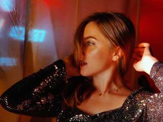 دردشة الفيديو المثيرة girl-in-white