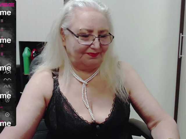 الصور GrannyWants all shows in clothes only for tokens.. undress only in private