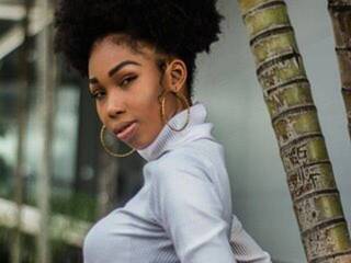 دردشة الفيديو المثيرة HarmonyPierce