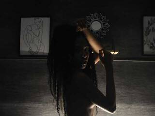 دردشة الفيديو المثيرة Hilary-9