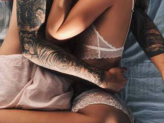 دردشة الفيديو المثيرة DerekAndLila