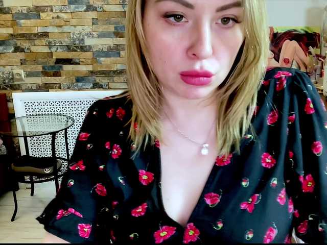لقطات البث HollyDoll