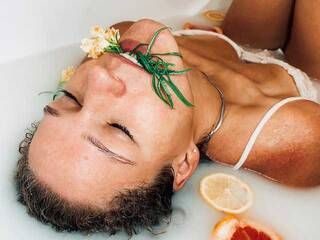 دردشة الفيديو المثيرة HolyMummy