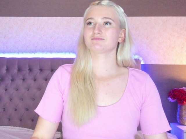لقطات البث HollyTaillor