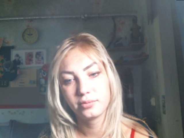 الصور HotCarmin Hi guys, i love to play love to dance... if you like slim blond .I do a show , 5 min for 500 tokens